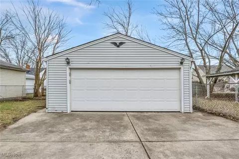 30025 Robert St, Wickliffe, OH 44092 photo 10