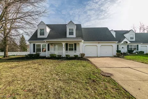 7034 Cobblestone Ln, Concord, OH 44060