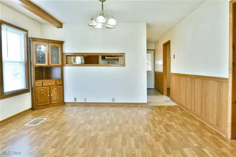 Living - 143 Marshall Ave W, Warren, OH 44483 photo 6 of 9
