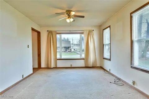 Living - 143 Marshall Ave W, Warren, OH 44483 photo 3 of 9
