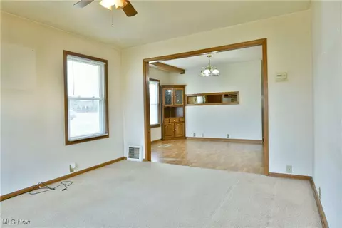 Living - 143 Marshall Ave W, Warren, OH 44483 photo 2 of 9