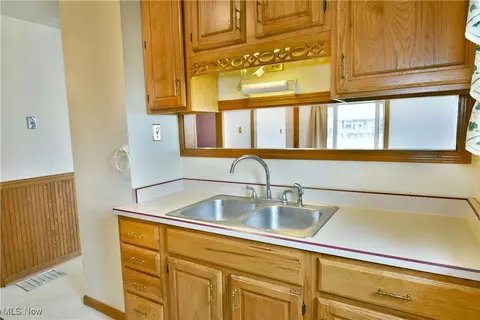 Kitchen - 143 Marshall Ave W, Warren, OH 44483 photo 3 of 4