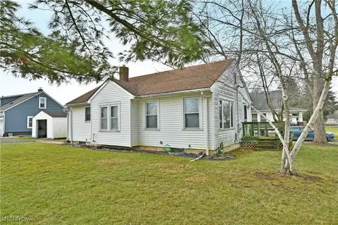 Exterior - 143 Marshall Ave W, Warren, OH 44483 photo 2 of 4