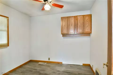 Bedroom - 143 Marshall Ave W, Warren, OH 44483 photo 2 of 6