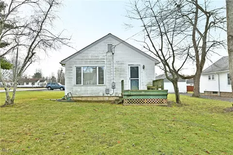 Exterior - 143 Marshall Ave W, Warren, OH 44483 photo 3 of 4