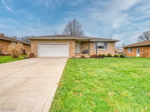 6122 Saint Francis Dr, Seven Hills, OH 44131