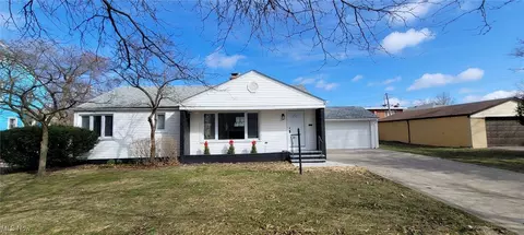 3917 Glenwood Rd, Cleveland Heights, OH 44121