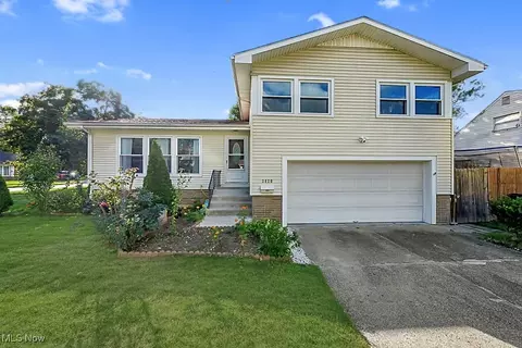 3420 Purdue St, Cuyahoga Falls, OH 44221