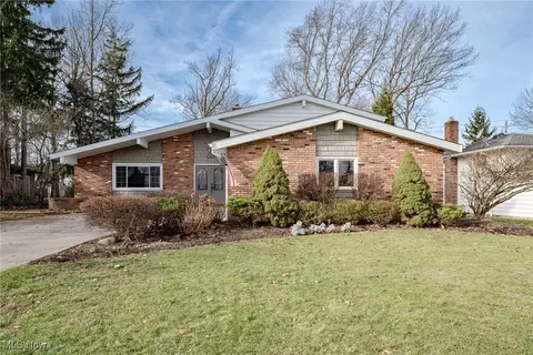 1842 Bromton Dr, Lyndhurst, OH 44124