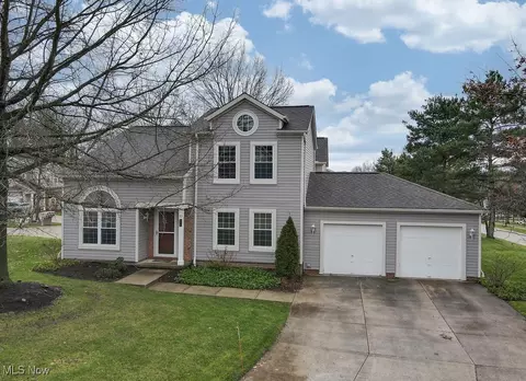 8594 Buckston Ct, Macedonia, OH 44056