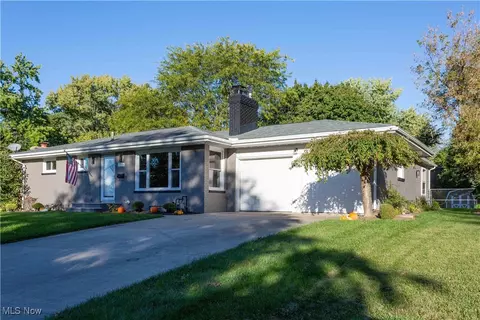 2775 Cedar Hill Rd, Cuyahoga Falls, OH 44223