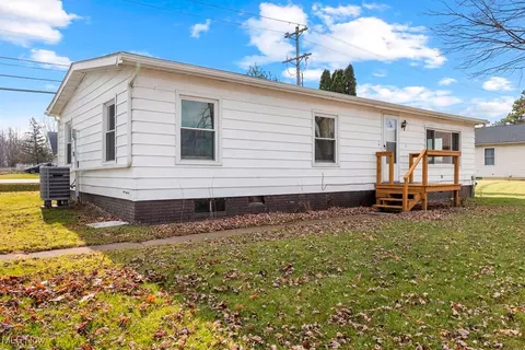 435 Morgan Ct, Lagrange, OH 44050 photo 3