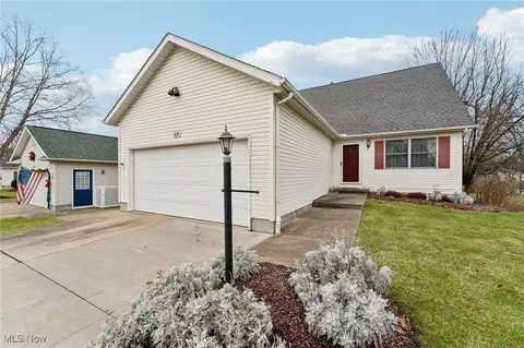 3129 Pondview Dr #17, Ravenna, OH 44266