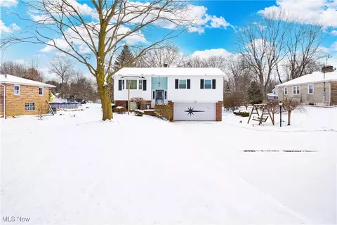 5905 Renninger Rd, New Franklin, OH 44319