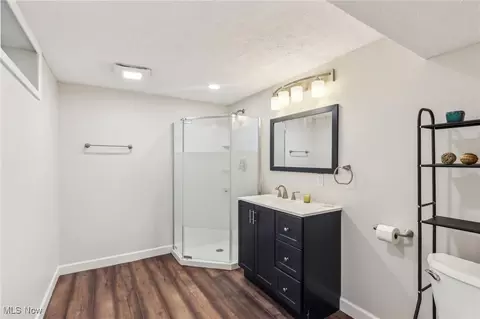 Bath - 669 Evans Ave, Akron, OH 44310 photo 2 of 3