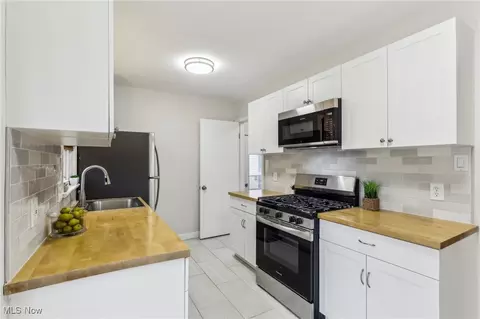 Kitchen - 669 Evans Ave, Akron, OH 44310 photo 2 of 4