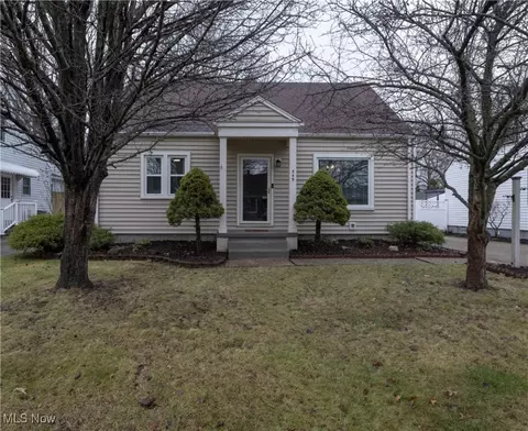 549 E Hopocan Ave, Barberton, OH 44203