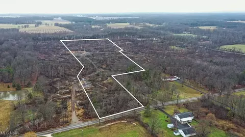 Oak Hill Drive, West Farmington, OH 44491