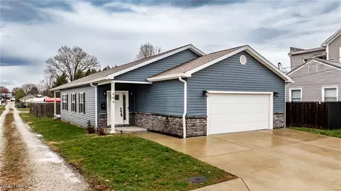 404 W 6th St, Williamstown, WV 26187