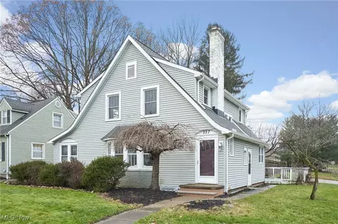 227 Kenilworth Dr, Akron, OH 44313
