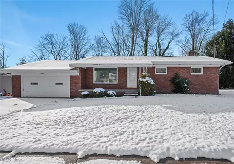 832 S Hazelwood Ave, Youngstown, OH 44509