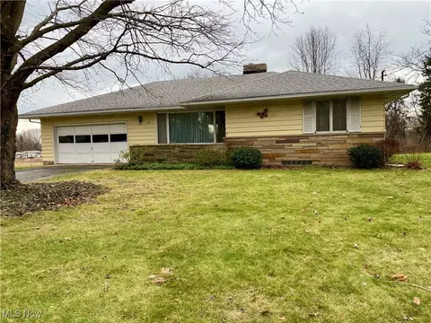 99 Greenridge Dr, Geneva, OH 44041