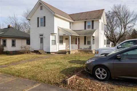 516 S Main St, Columbiana, OH 44408