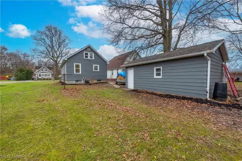 Exterior - 41834 Adelbert St, Elyria, OH 44035 photo 2 of 4