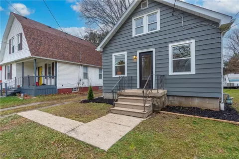 41834 Adelbert St, Elyria, OH 44035
