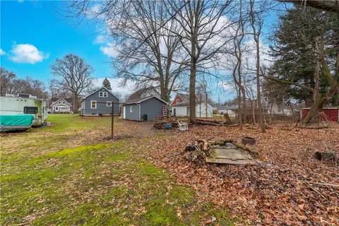 Exterior - 41834 Adelbert St, Elyria, OH 44035 photo 4 of 4
