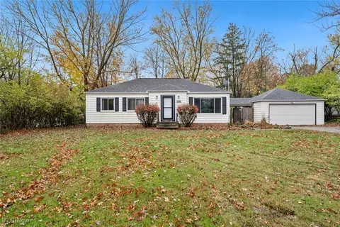 9735 W Ridgewood Dr, Parma Heights, OH 44130