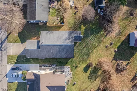 128 E 5th St, Williamstown, WV 26187 photo 4