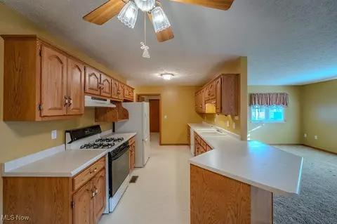 128 E 5th St, Williamstown, WV 26187 photo 9