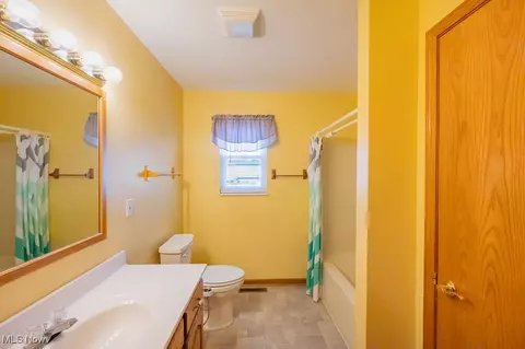 128 E 5th St, Williamstown, WV 26187 photo 14
