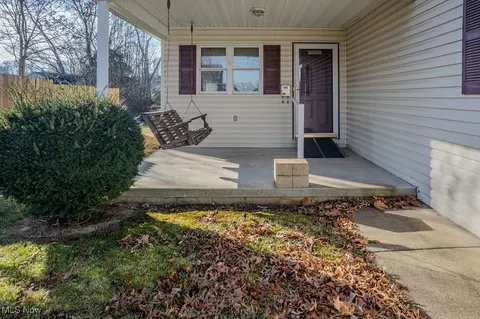 128 E 5th St, Williamstown, WV 26187 photo 2