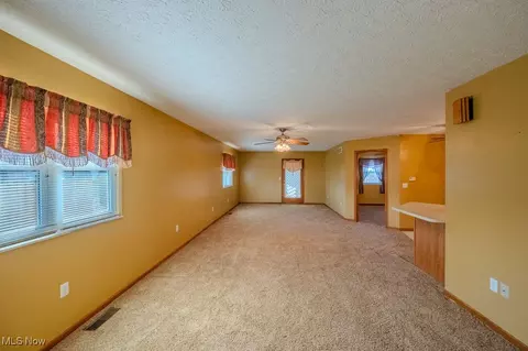 128 E 5th St, Williamstown, WV 26187 photo 7