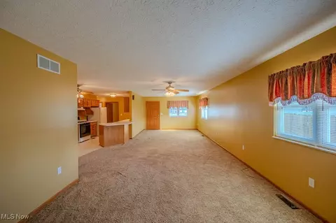 128 E 5th St, Williamstown, WV 26187 photo 8