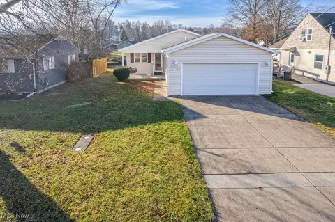 128 E 5th St, Williamstown, WV 26187 photo 1
