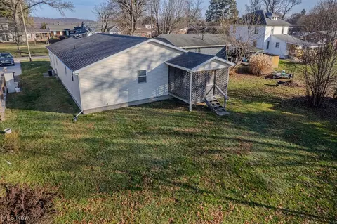 128 E 5th St, Williamstown, WV 26187 photo 5