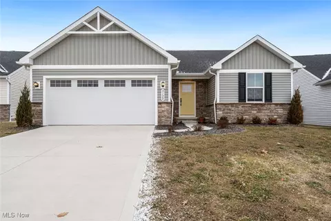 3128 Cottage Cove Dr, Akron, OH 44312
