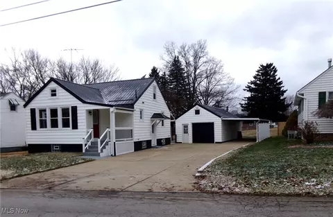 147 27th St, Massillon, OH 44646