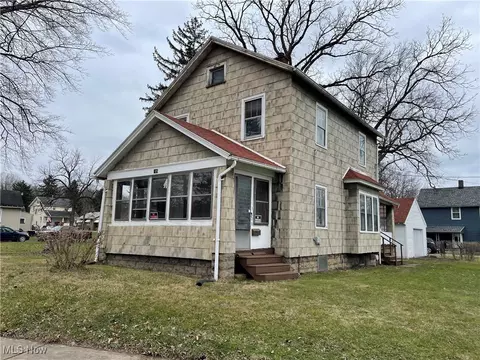 308 5th St, Niles, OH 44446