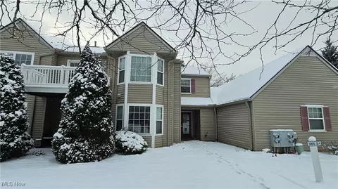 1005 Canyon View Rd #G, Sagamore Hills, OH 44067
