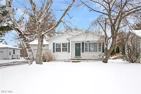 94 Plymouth St, Medina, OH 44256