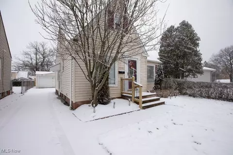19310 Libby Rd, Maple Heights, OH 44137 photo 2