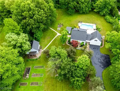 16185 Cowley Rd, Grafton, OH 44044