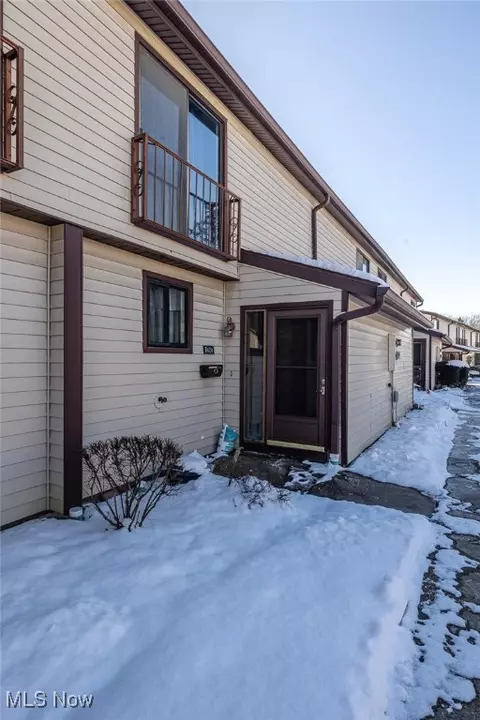 7424 Pine River Ct #C46, Middleburg Heights, OH 44130