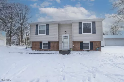 2872 Diana Lynn Dr, Stow, OH 44224