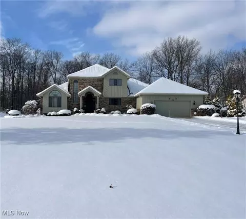 134 Lakecrest Blvd, Hinckley, OH 44233