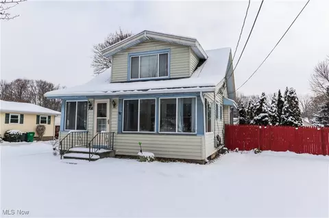 736 Bowhall Rd, Painesville, OH 44077